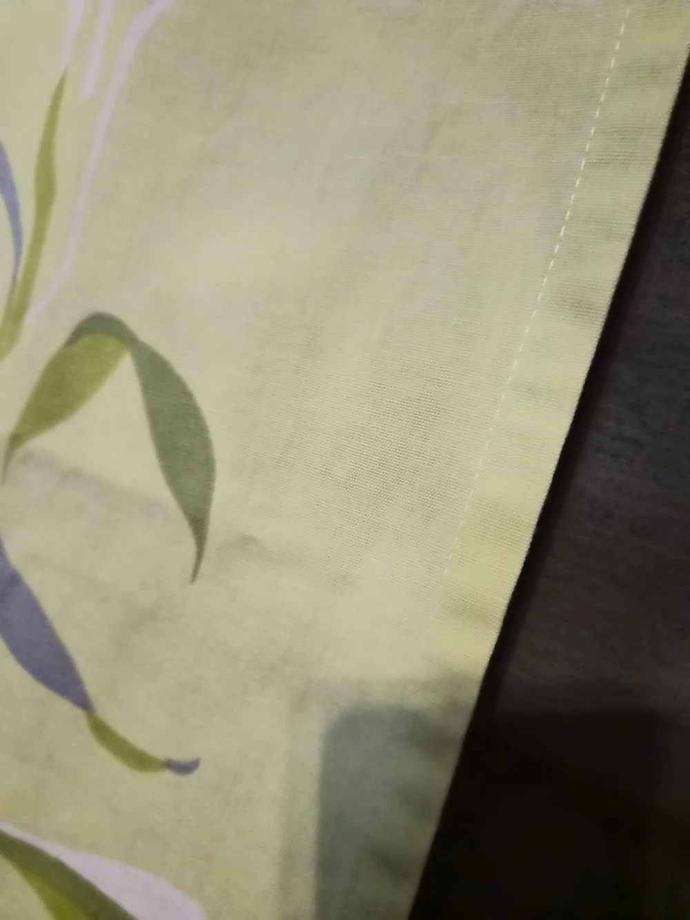 Floral Tabel Runner - Lightweight Botanical Design